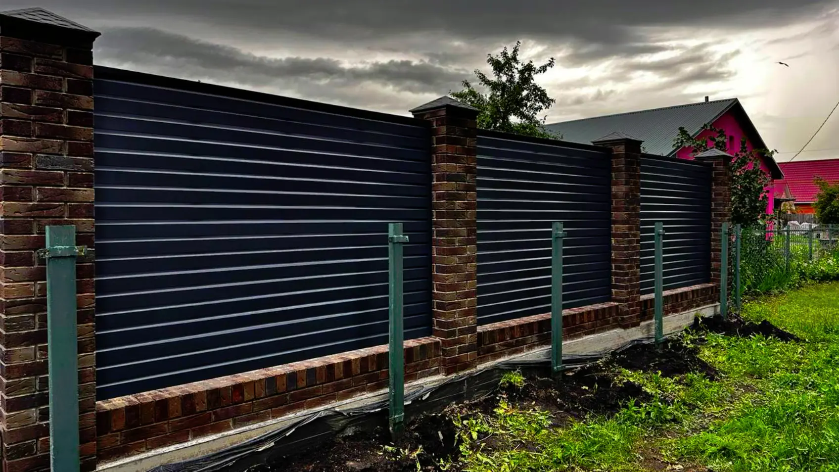 Фото 1 забор жалюзи Хай-Тек RAL7024 МАТТЕ Серый Графит