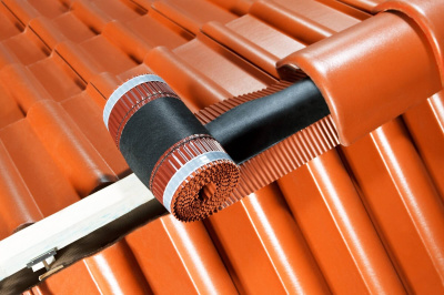 Аэроэлемент конька кровли Ventakrov длина 5м ширина 30см коричневый монтаж конька